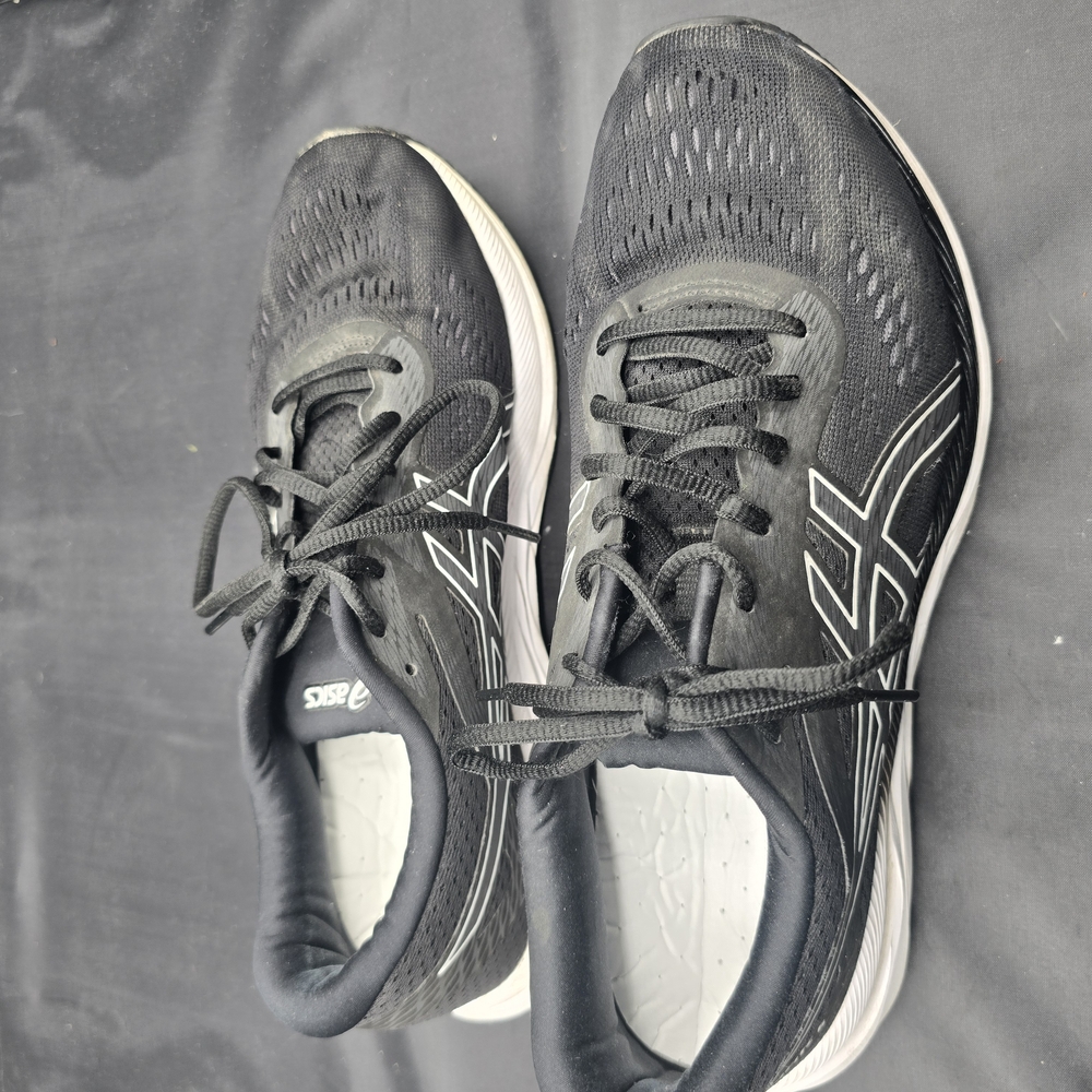ASICS Black Running Shoes‎ - Picture 5 of 8